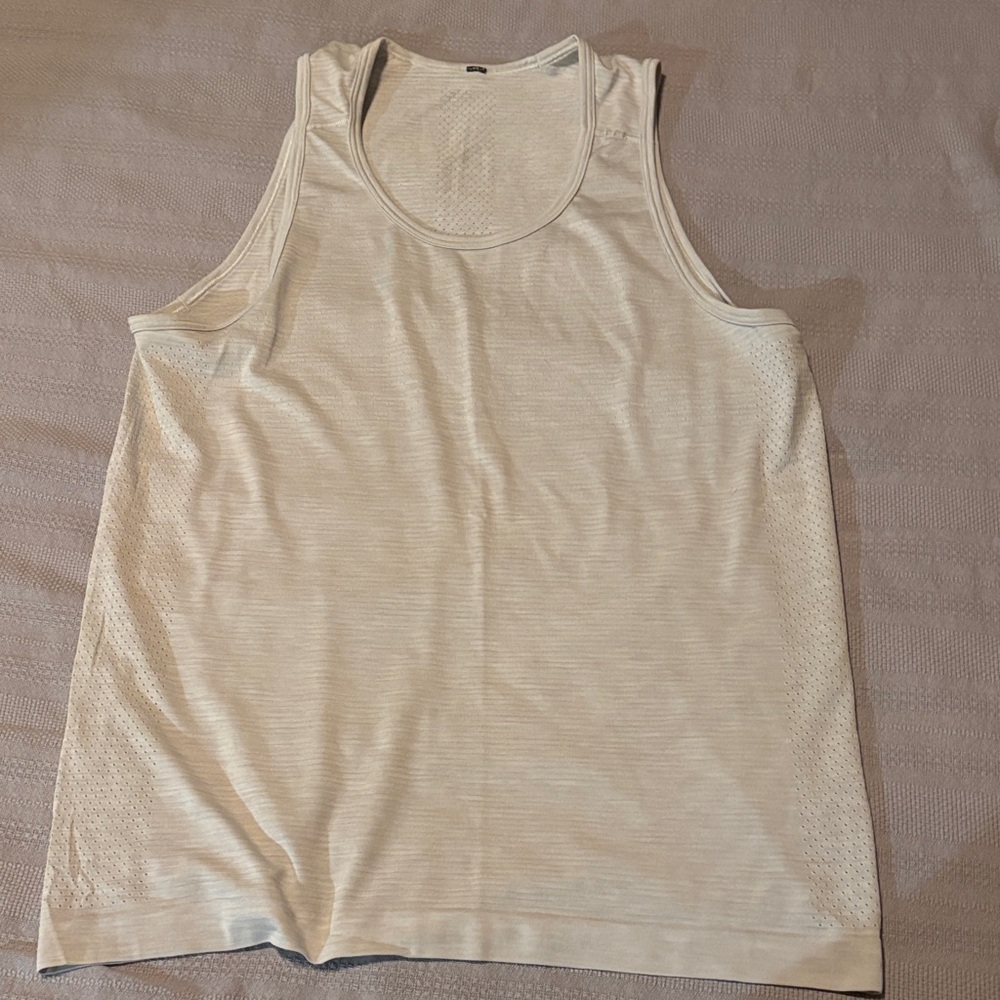 Lululemon men’s workout tank. Size M